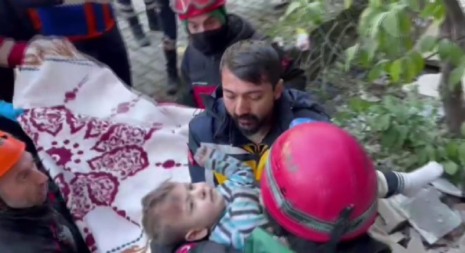 2 yaşındaki Mehmet 79 saat sonra sağ kurtarıldı