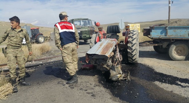 Azap’ta yolcu treni traktöre çarptı: 1 ölü