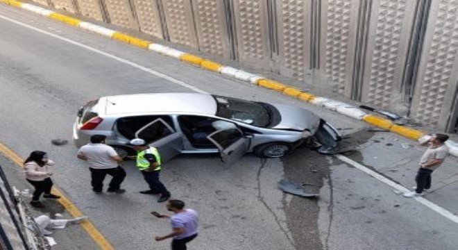 Hamidiye Köprülü Kavşağında kaza: 4 yaralı