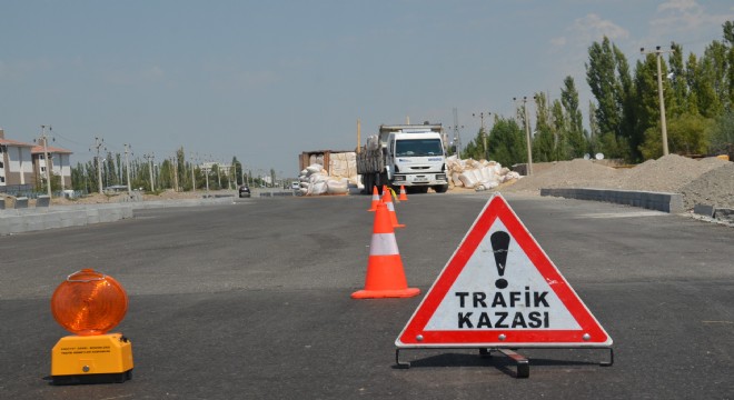 Karayazı’da trafik kazası: 1 ölü 4 yaralı